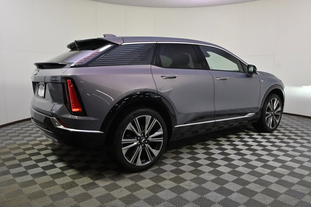 New 2026 Cadillac Optiq Luxury 2 image 7