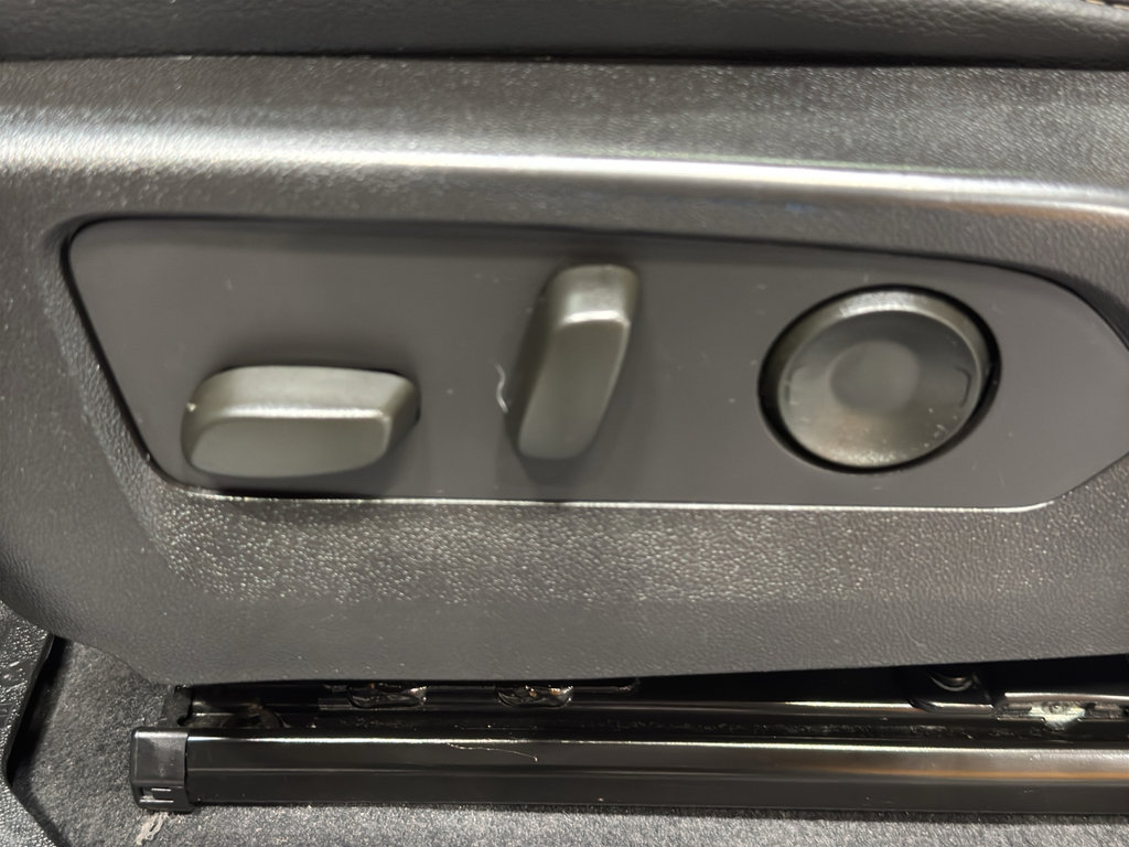 Used 2024 GMC Canyon Denali image 19