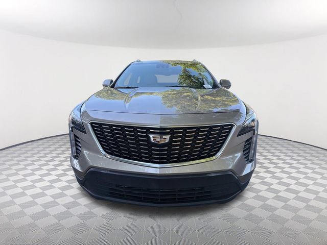 Used 2023 Cadillac XT4 Luxury w/ Cold Weather Package FWD image 2