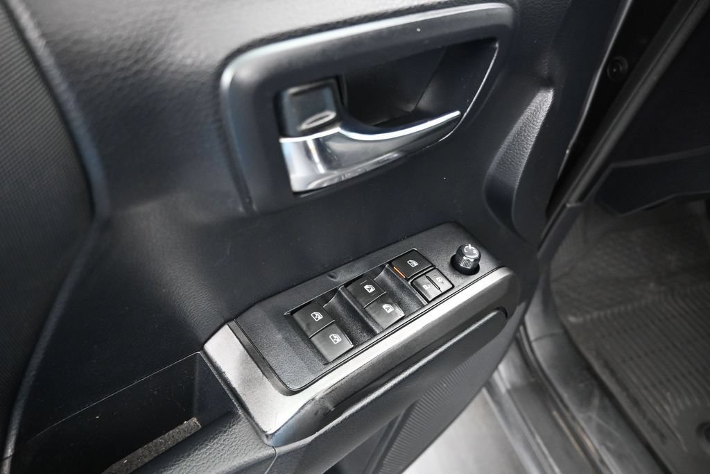 Used 2019 Toyota Tacoma TRD Sport AWD/4WD image 14