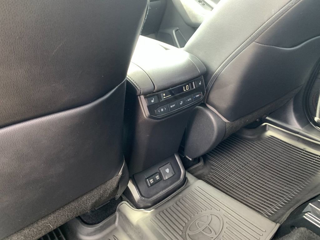 Used 2020 Toyota Highlander Platinum image 15