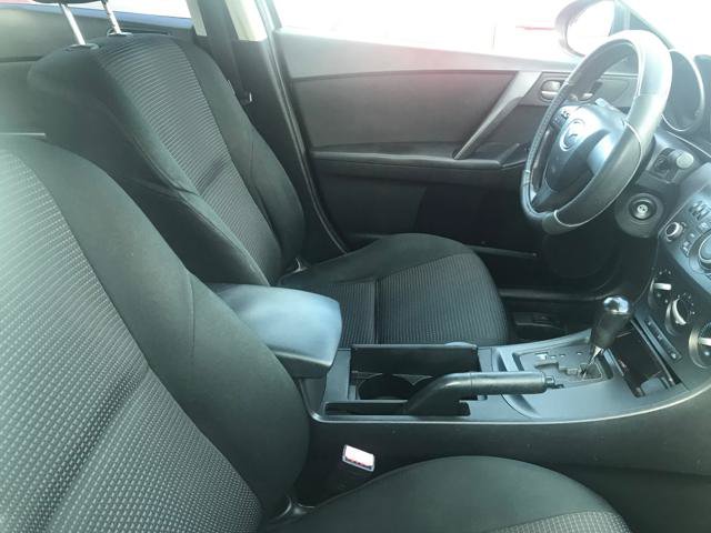 Used 2016 Nissan Versa SV FWD image 4