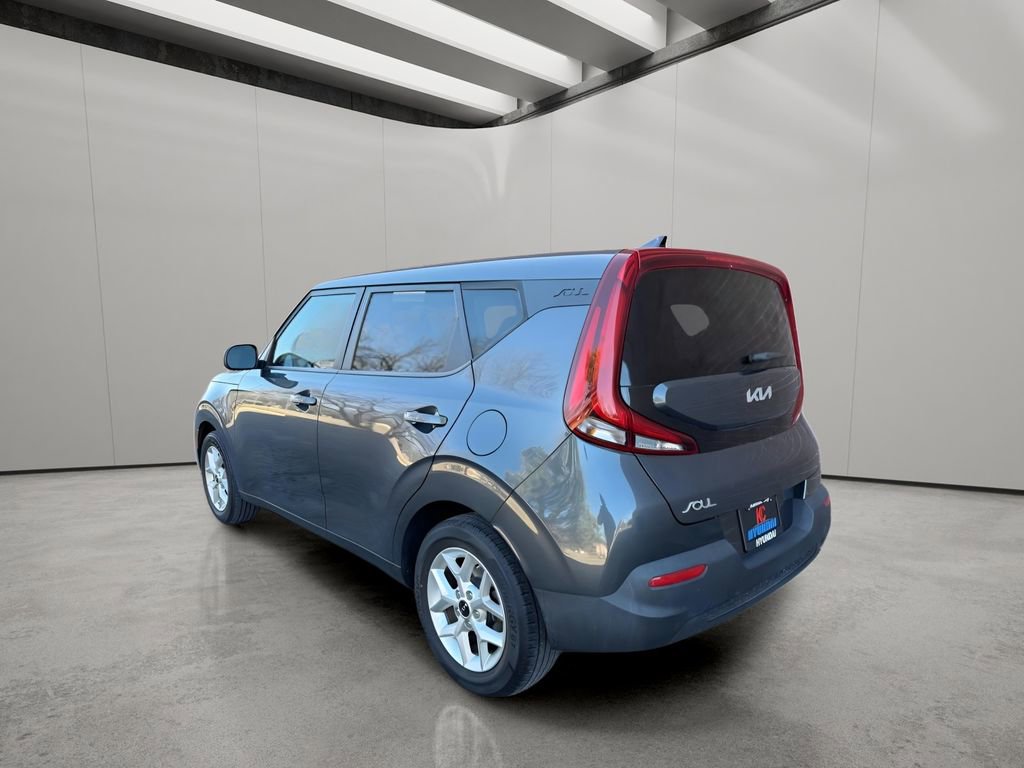 Used 2022 Kia Soul LX w/ Technology Package FWD image 4