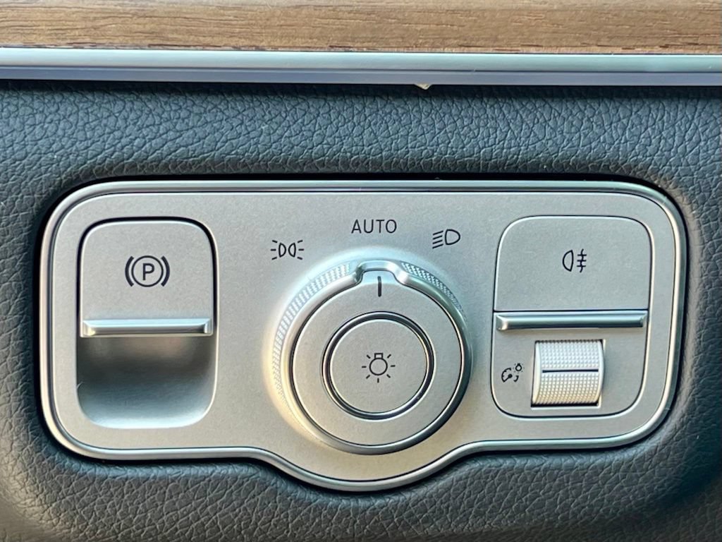 Certified 2025 Mercedes-Benz GLS 450 4MATIC image 39