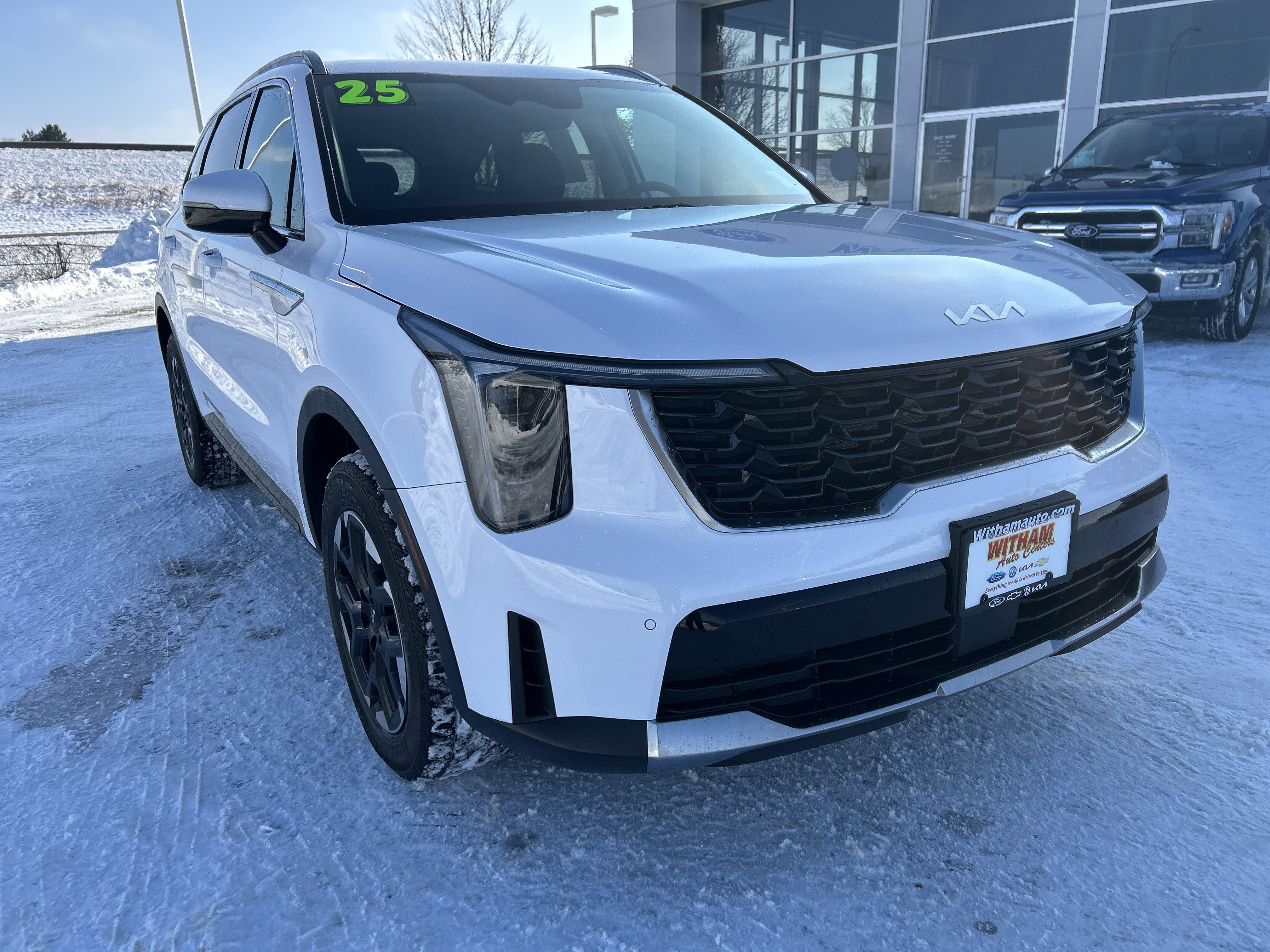 Used 2025 Kia Sorento S image 2