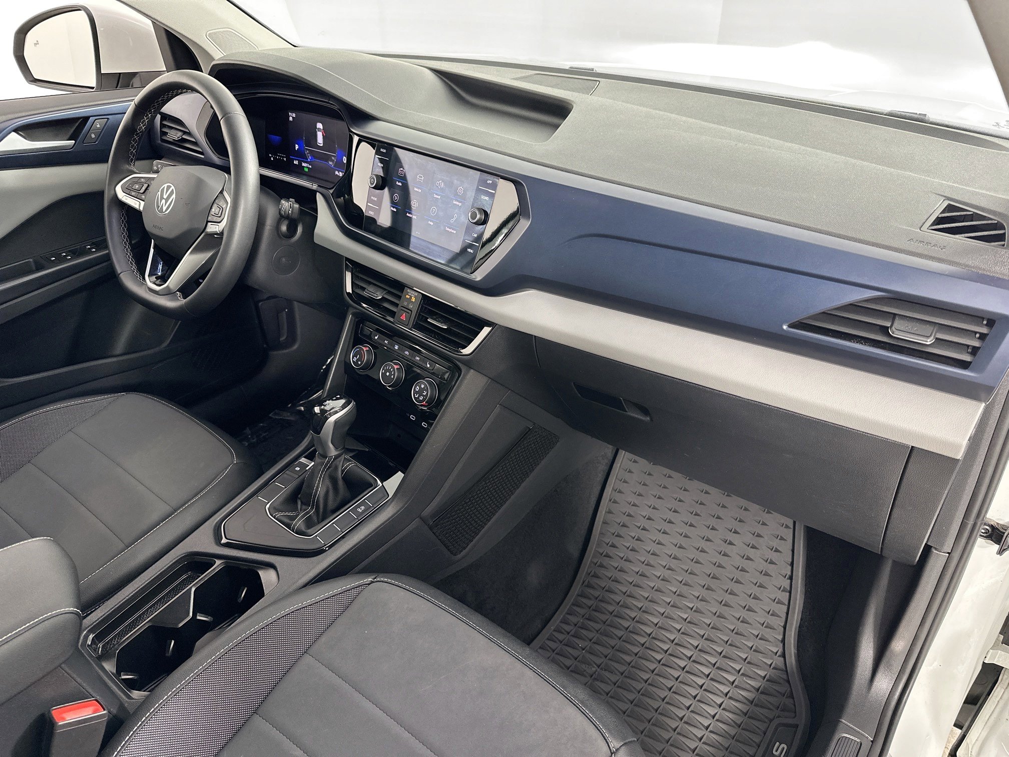 Used 2023 Volkswagen Taos SE image 28