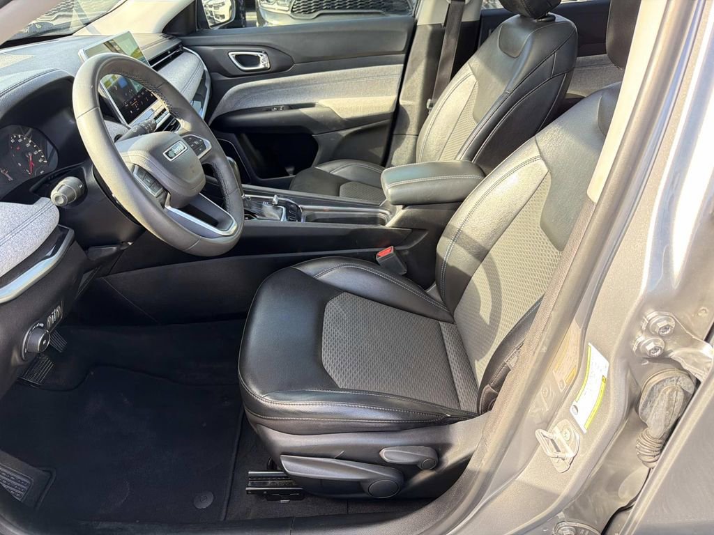 Used 2022 Jeep Compass Latitude w/ Sun and Sound Group AWD/4WD image 24