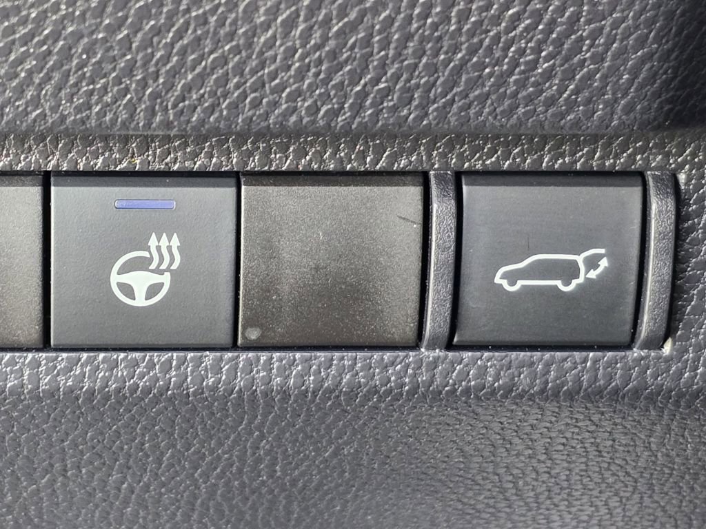 Used 2025 Toyota RAV4 SE w/ Convenience Package AWD/4WD image 18