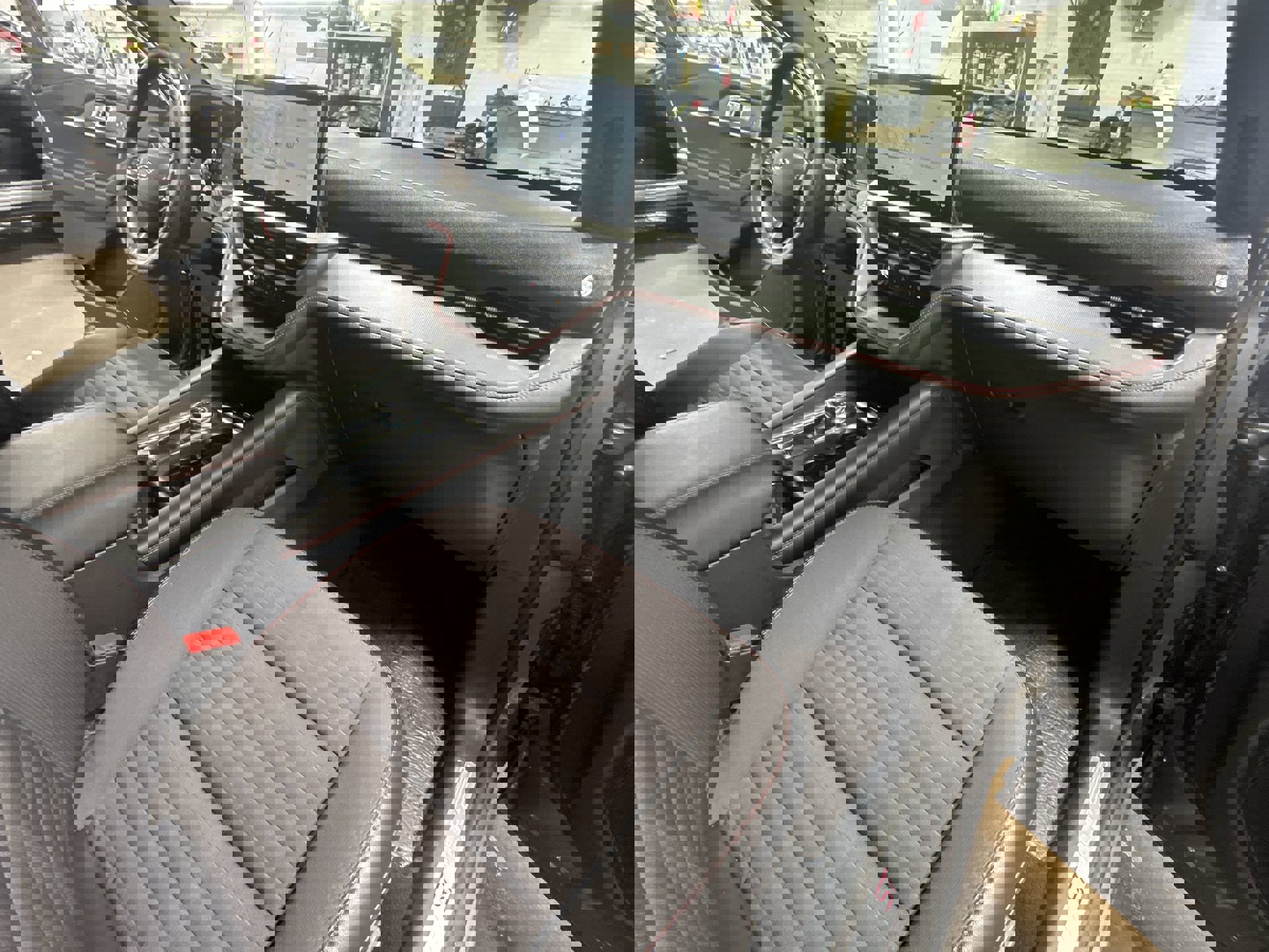 Used 2025 Ford Explorer ST-Line w/ ST-Line Street Pack image 30