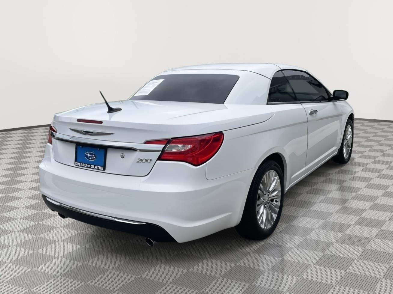 Used 2013 Chrysler 200 Limited FWD image 12