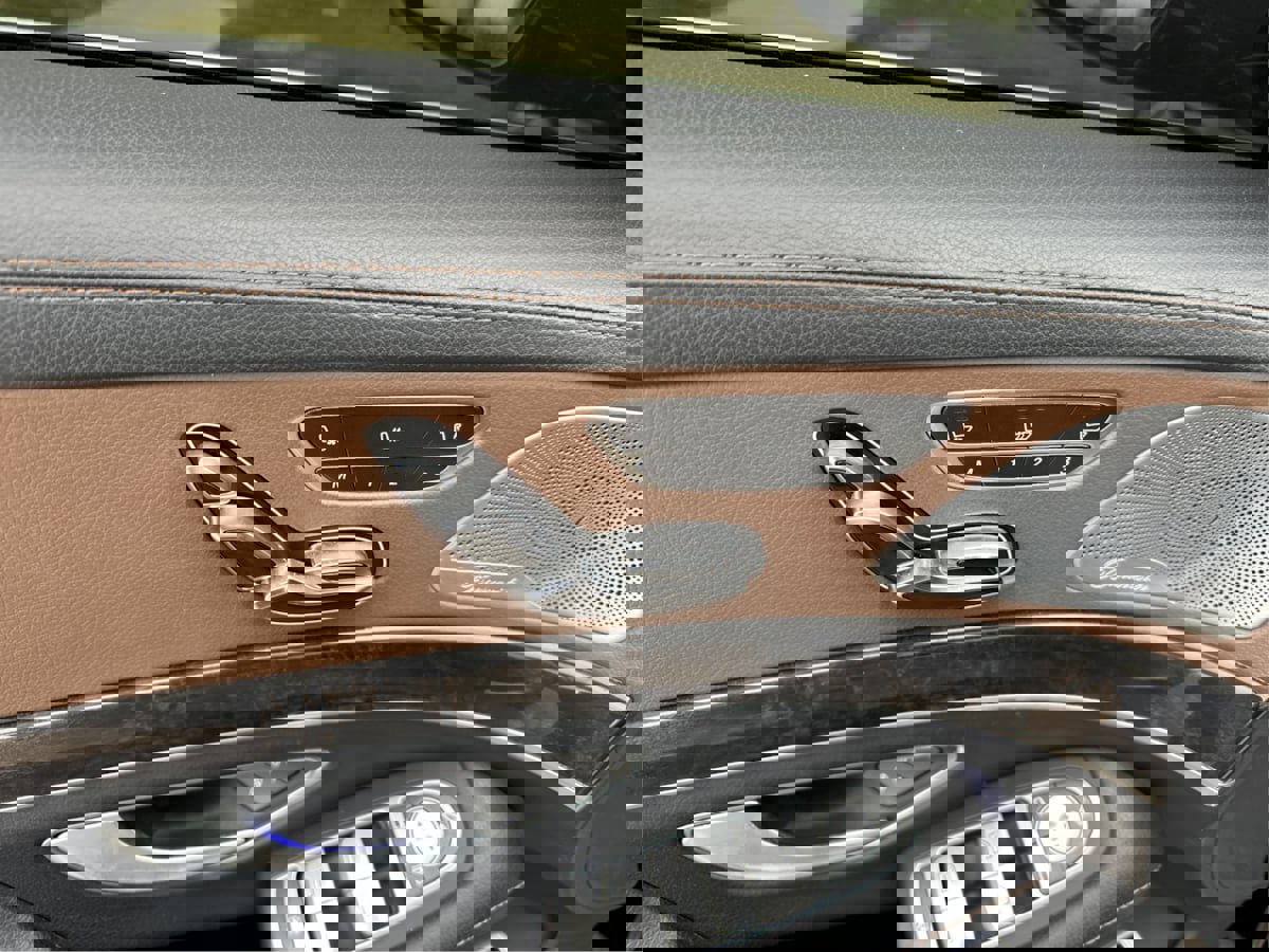 Used 2017 Mercedes-Benz S 550 4MATIC Sedan image 38