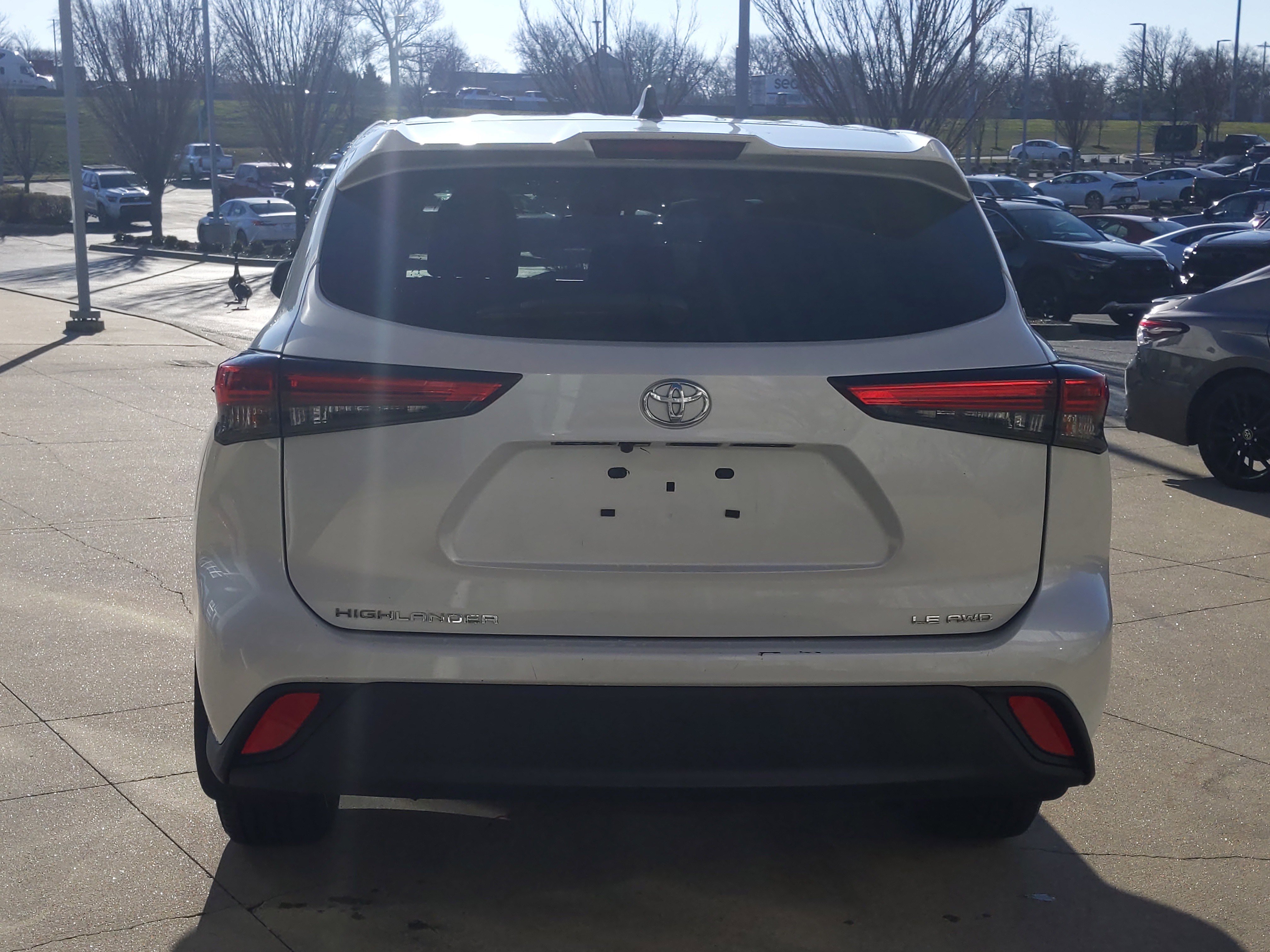 Used 2022 Toyota Highlander LE image 8