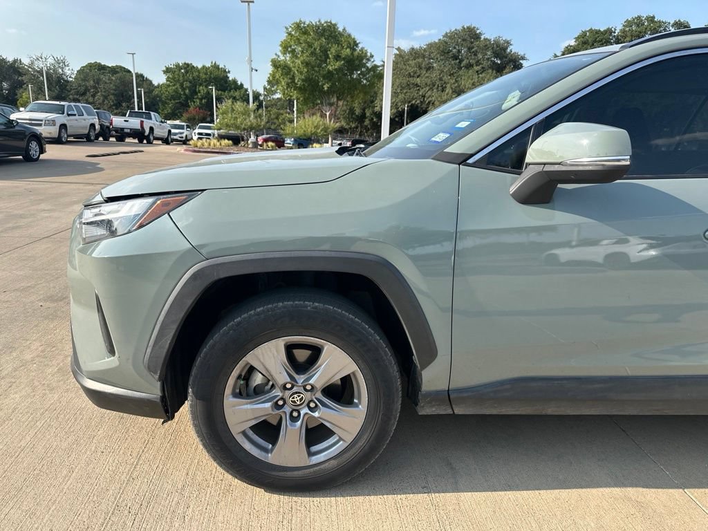 Used 2022 Toyota RAV4 XLE FWD image 2