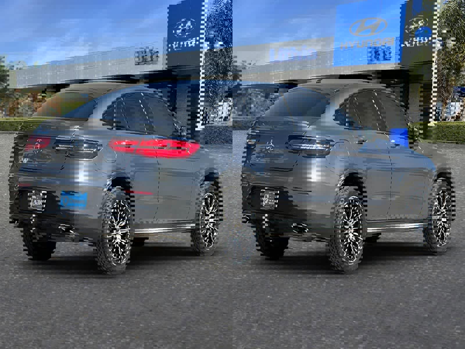 Used 2018 Mercedes-Benz GLC 300 4MATIC Coupe image 3