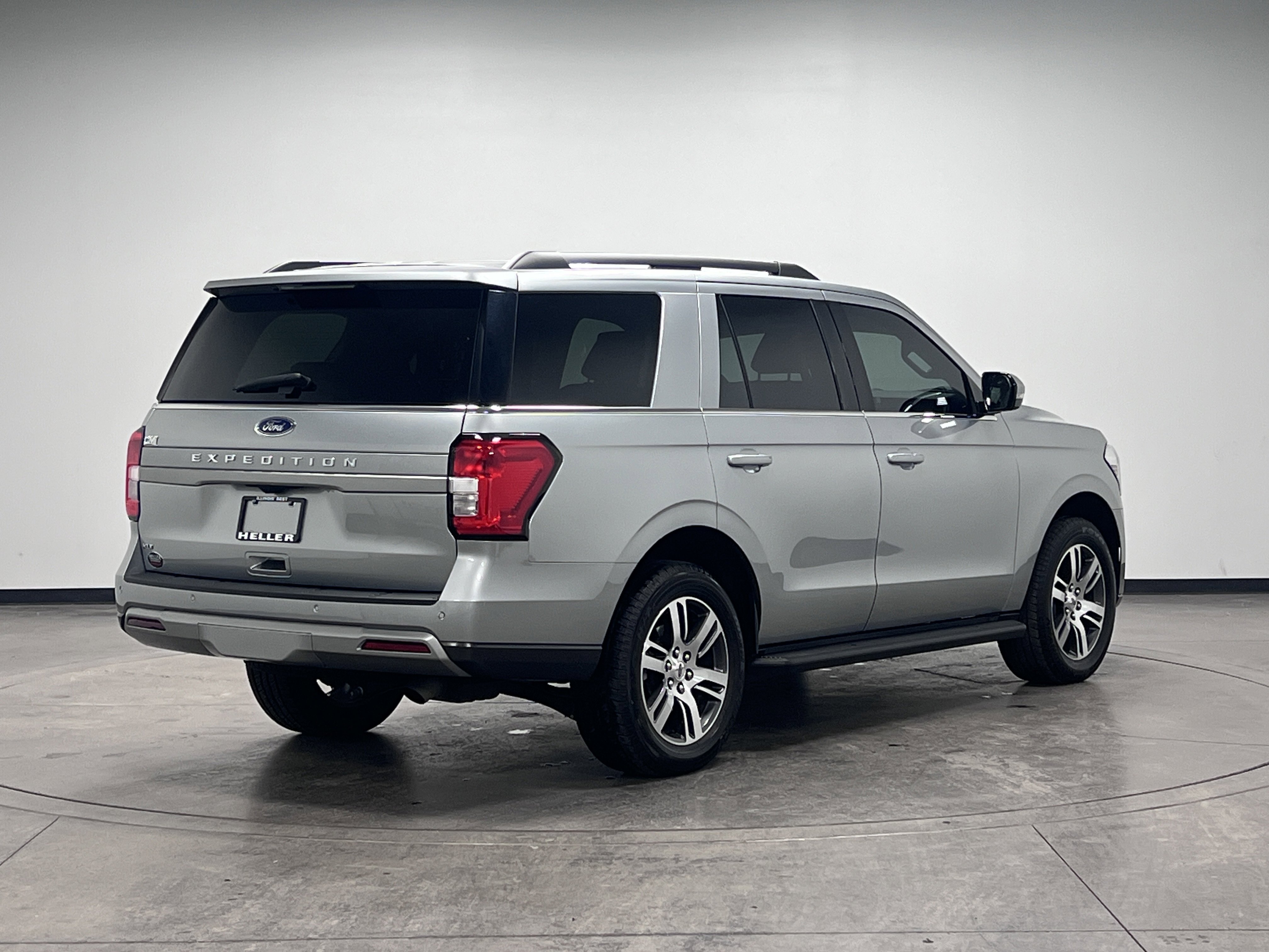 Used 2024 Ford Expedition XLT image 8