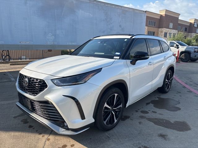 Used 2021 Toyota Highlander XSE FWD image 1
