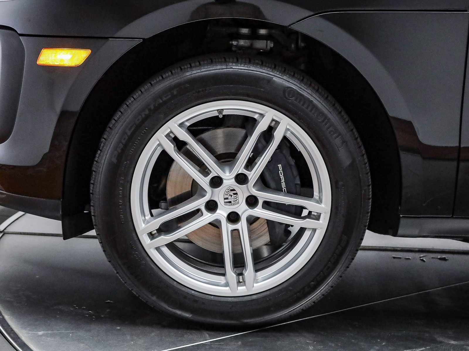 Certified 2025 Porsche Macan image 11