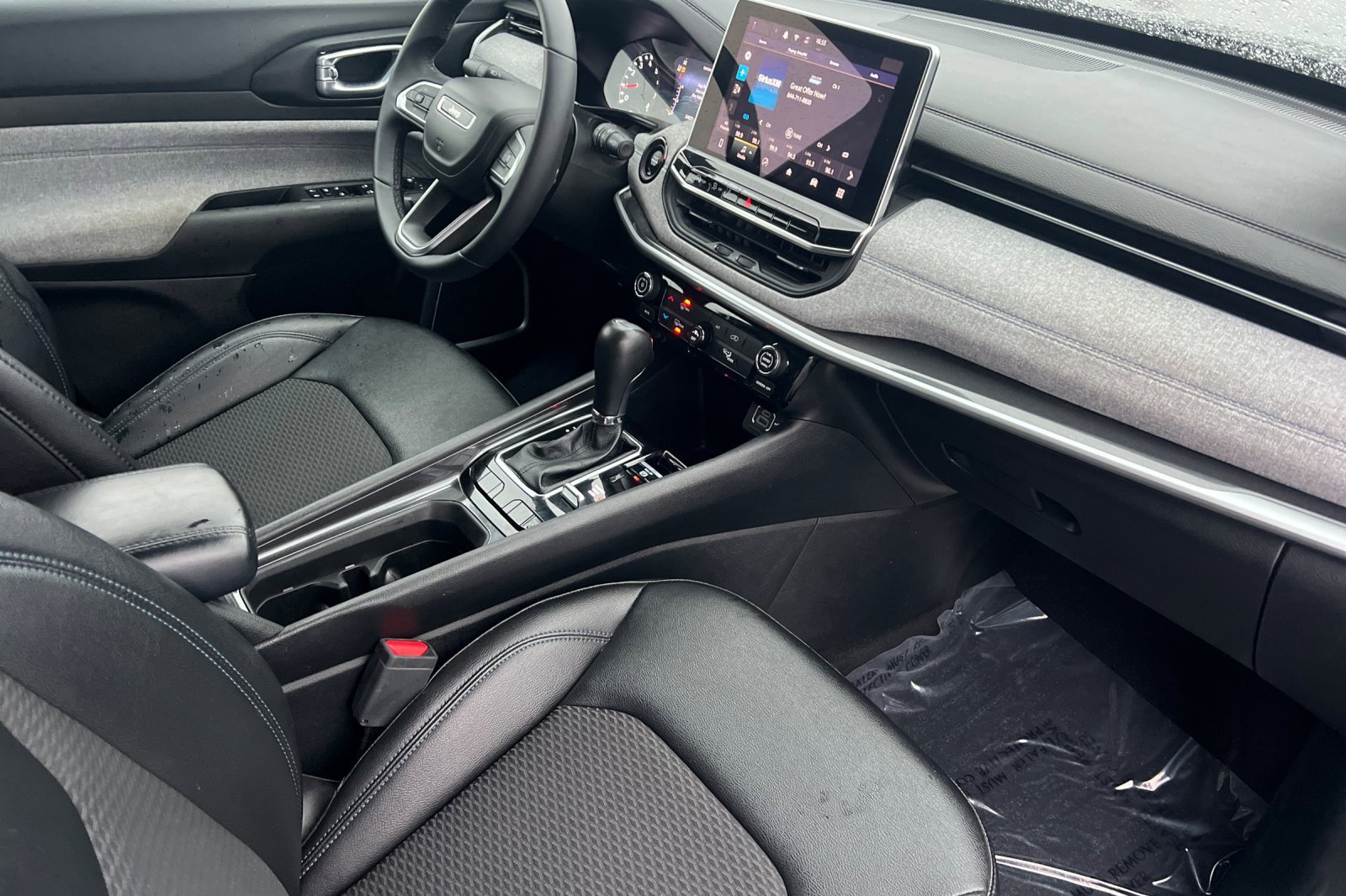 Used 2024 Jeep Compass Latitude image 17