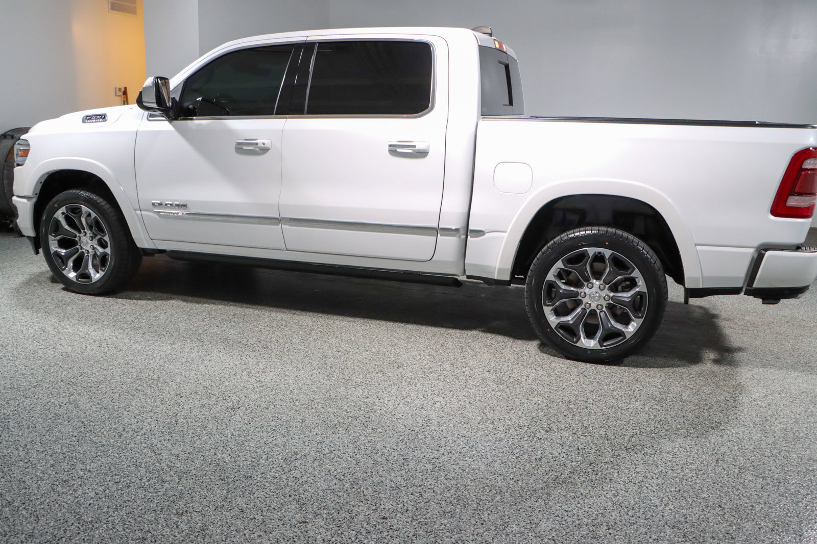 Used 2021 RAM 1500 Limited AWD/4WD image 10