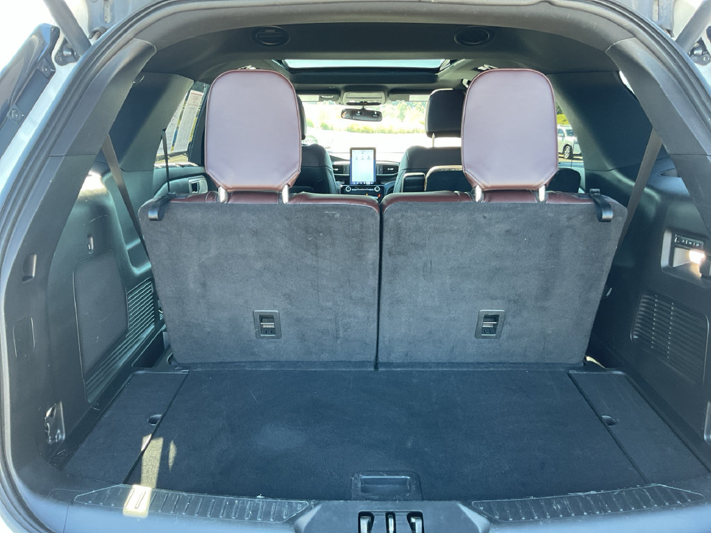 Used 2022 Ford Explorer Platinum w/ Equipment Group 601A AWD/4WD image 33