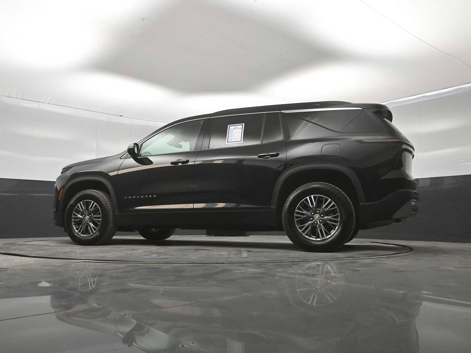 Used 2025 Chevrolet Traverse LT AWD/4WD image 39