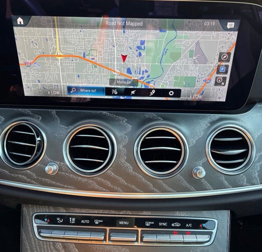 Used 2021 Mercedes-Benz E 350 4MATIC Sedan image 10