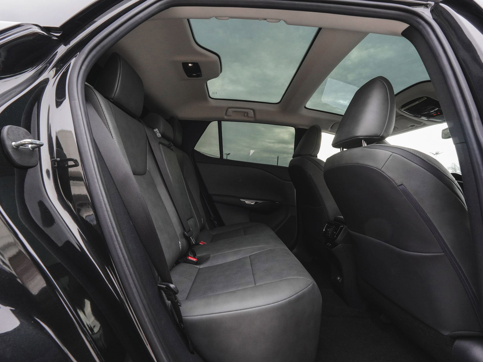 Used 2023 Lexus RZ 450e Premium w/ Technology Package image 32