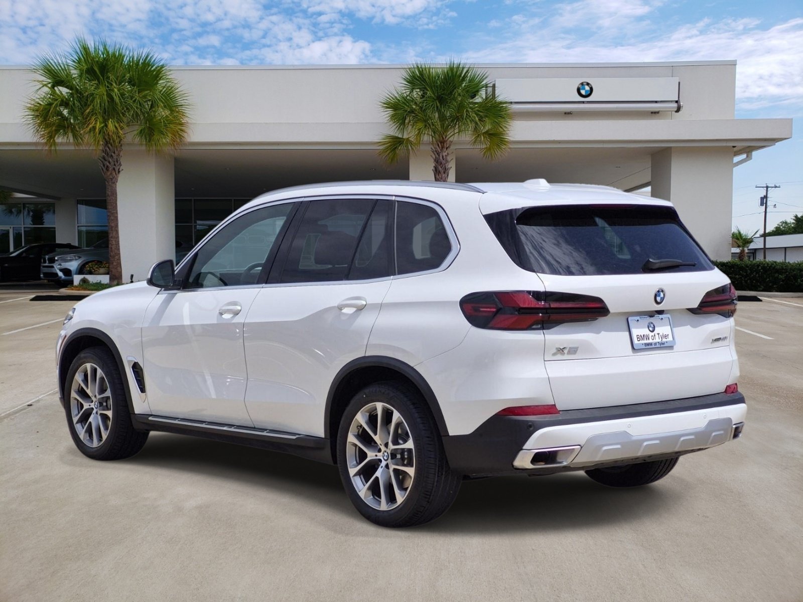 Certified 2025 BMW X5 xDrive40i w/ Climate Comfort Package AWD/4WD image 4