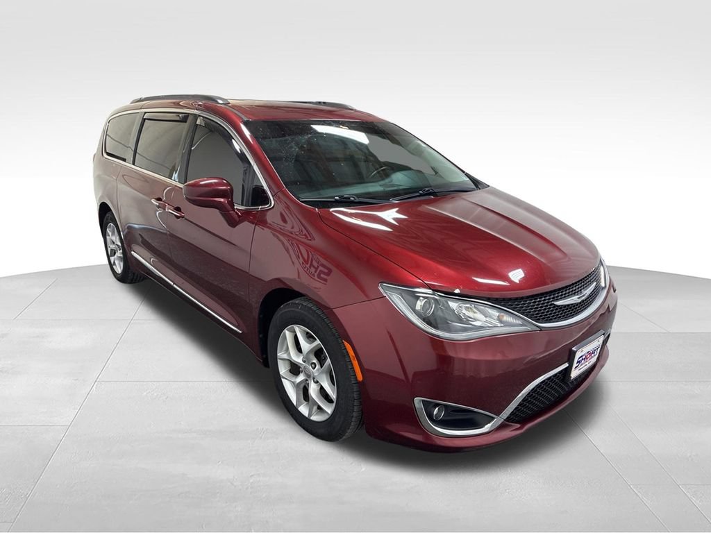 Used 2017 Chrysler Pacifica Touring-L w/ Tire & Wheel Group FWD image 3