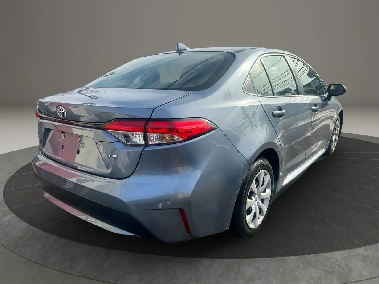 Used 2022 Toyota Corolla LE image 6