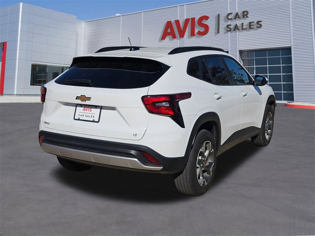 Used 2025 Chevrolet Trax LT w/ LT Convenience Package image 6
