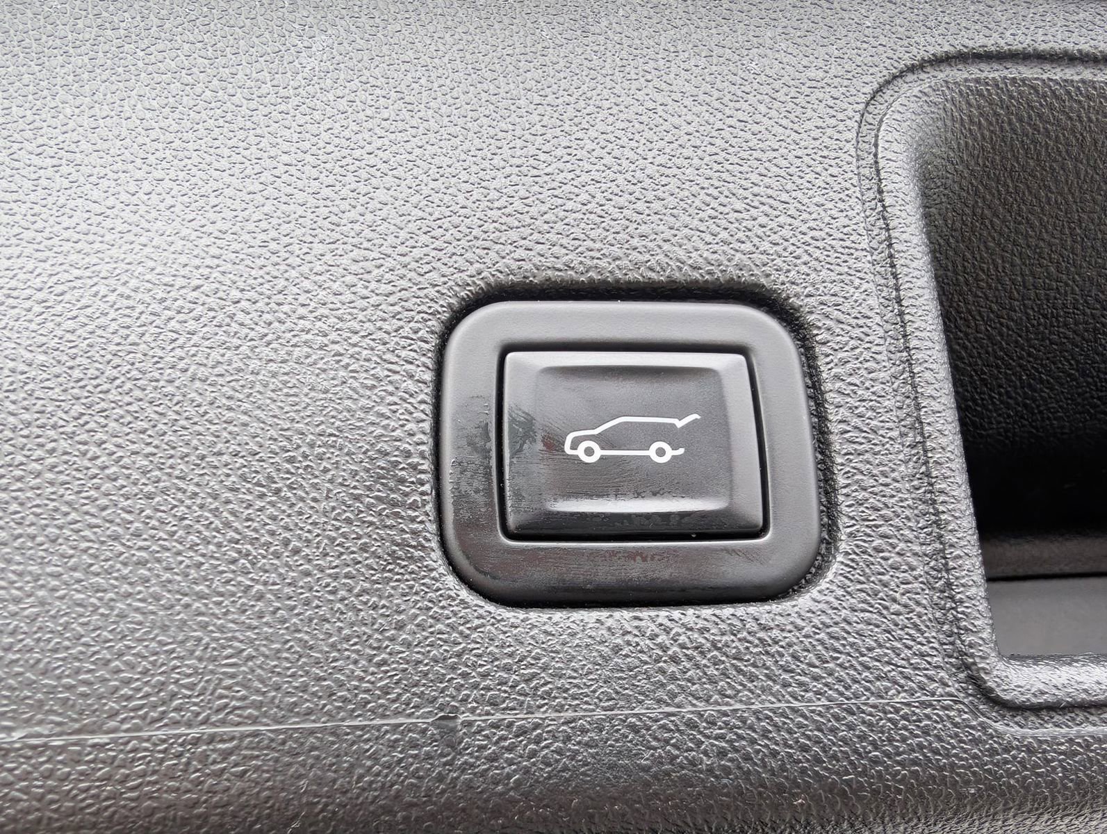 Used 2023 GMC Terrain AT4 image 29