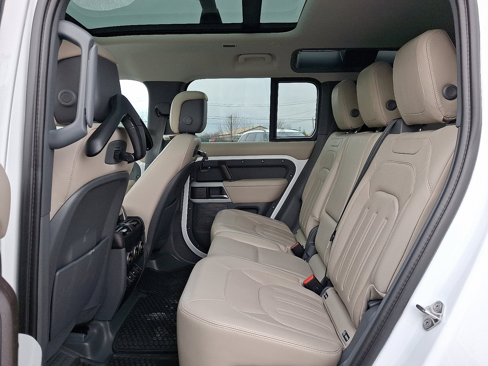 Used 2020 Land Rover Defender 110 HSE image 9