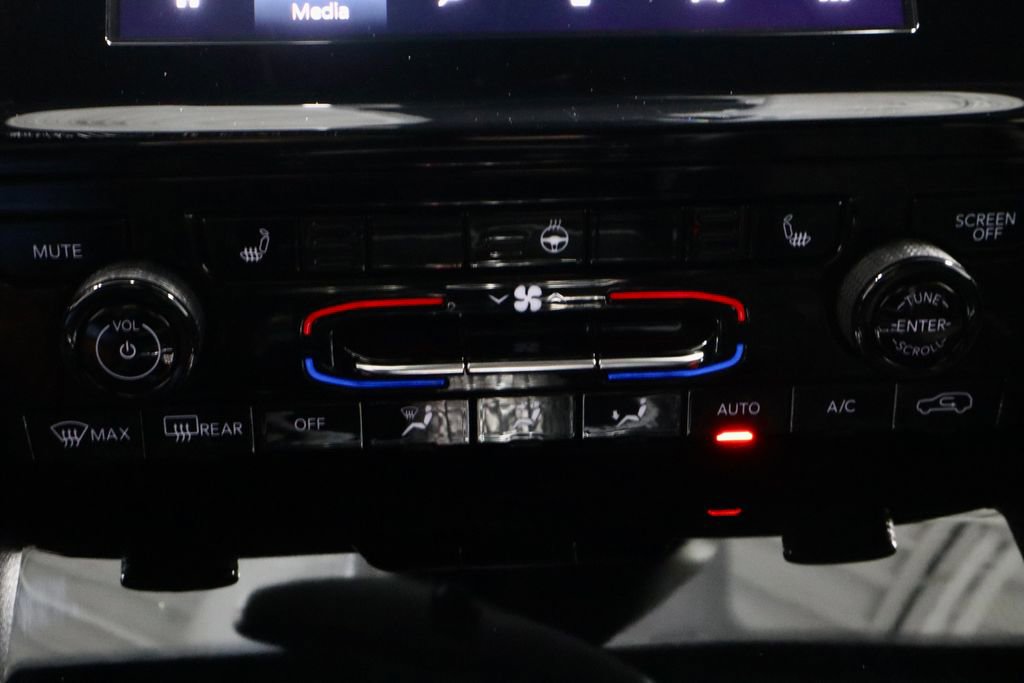 Used 2024 Jeep Grand Cherokee Altitude image 29