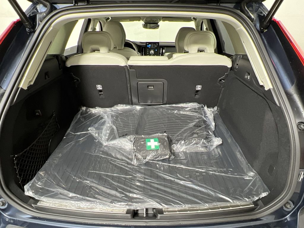 New 2026 Volvo XC60 B5 Ultra w/ Protection Package Premier image 19