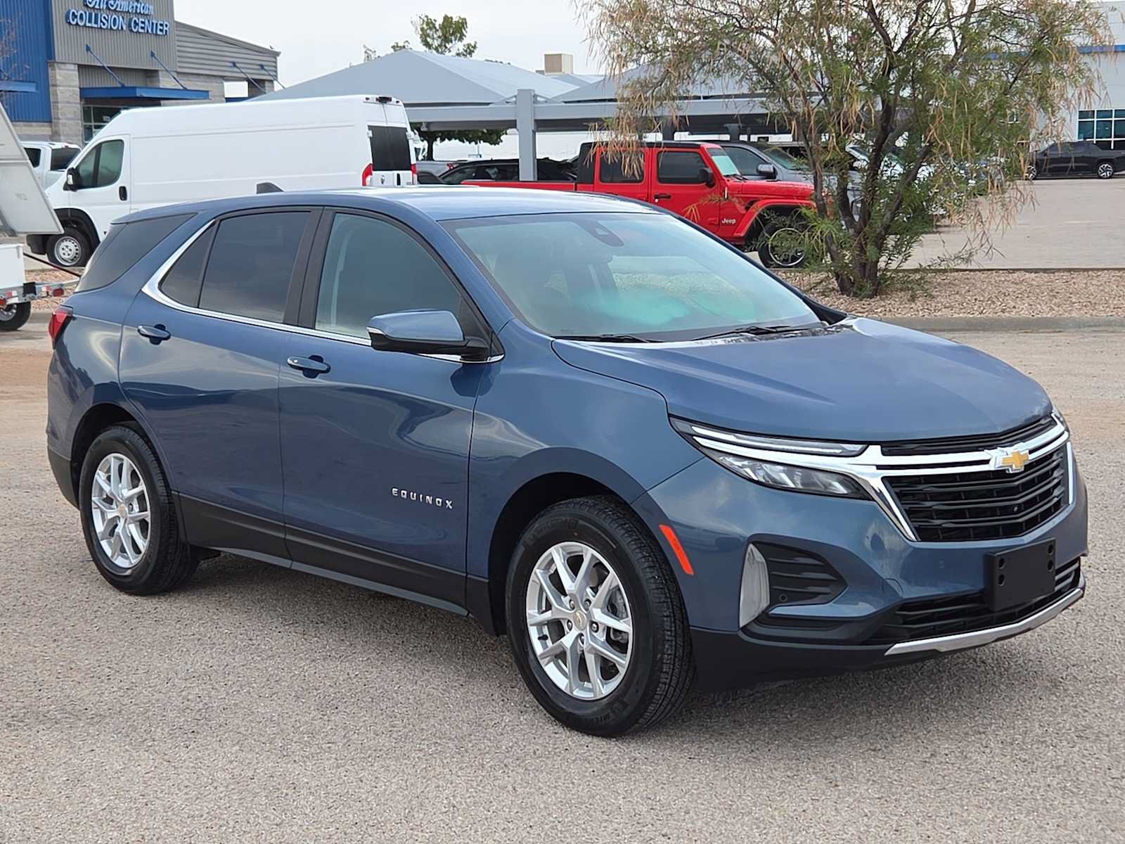 Used 2024 Chevrolet Equinox LT FWD image 2