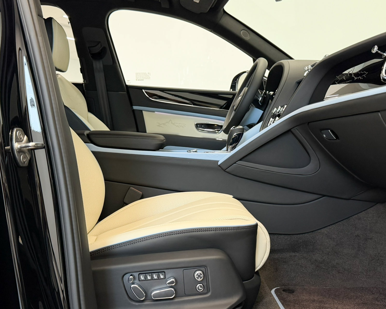 New 2027 Bentley Bentayga AWD/4WD image 39
