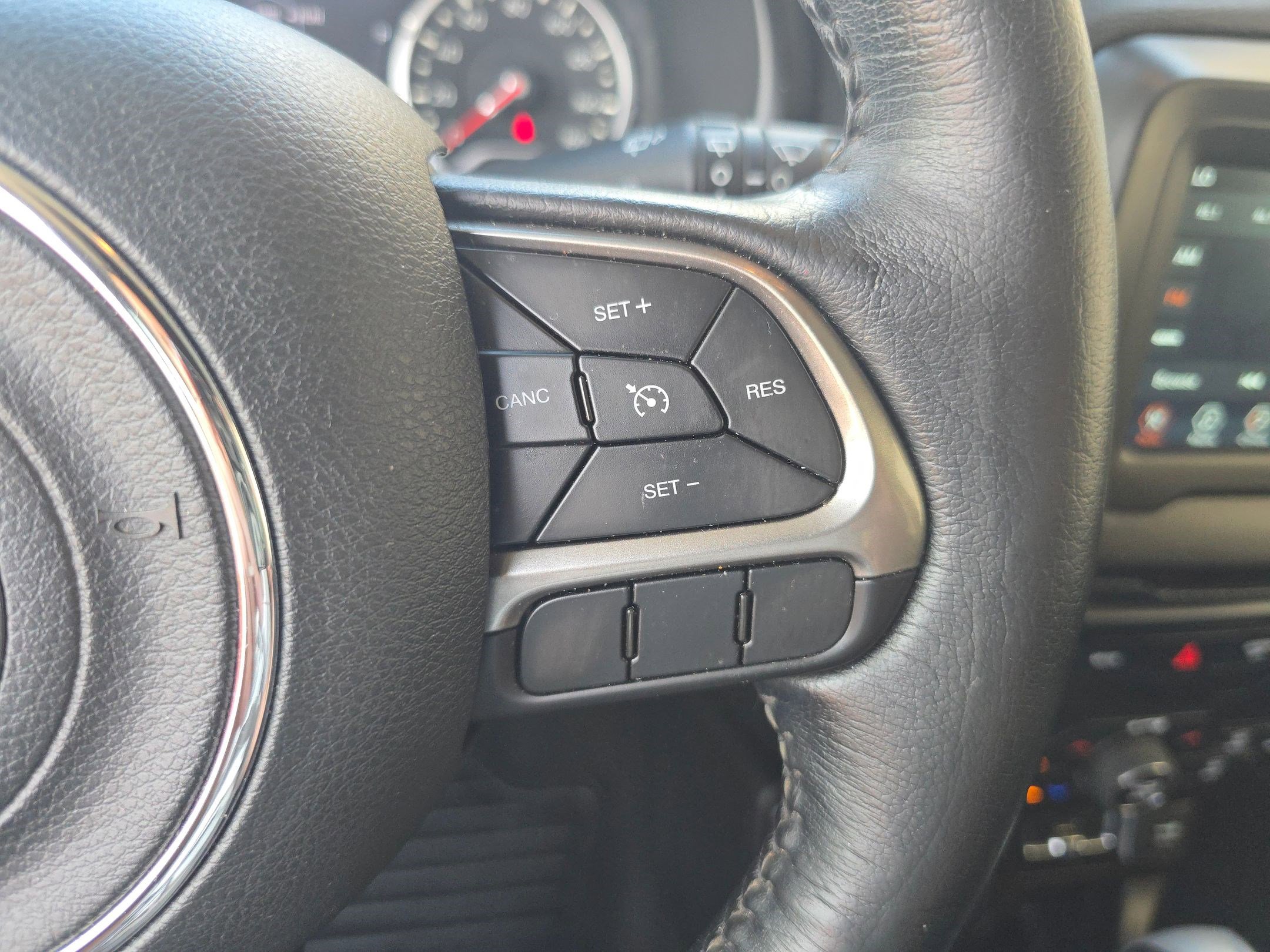 Used 2020 Jeep Renegade Limited image 23