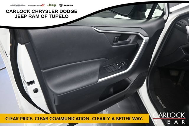 Used 2021 Toyota RAV4 LE AWD/4WD image 14