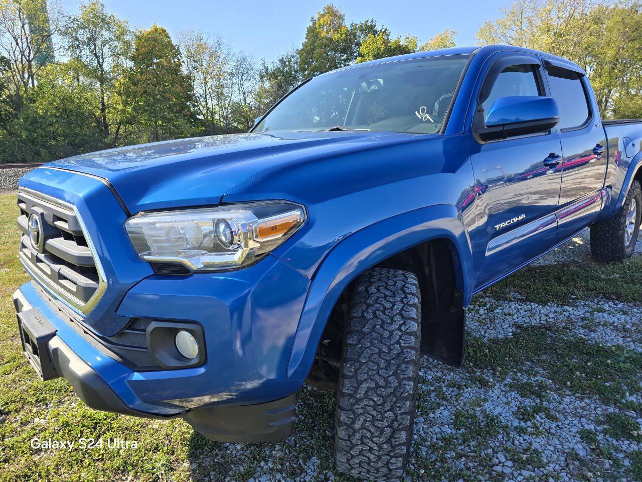Used 2017 Toyota Tacoma TRD Sport image 11