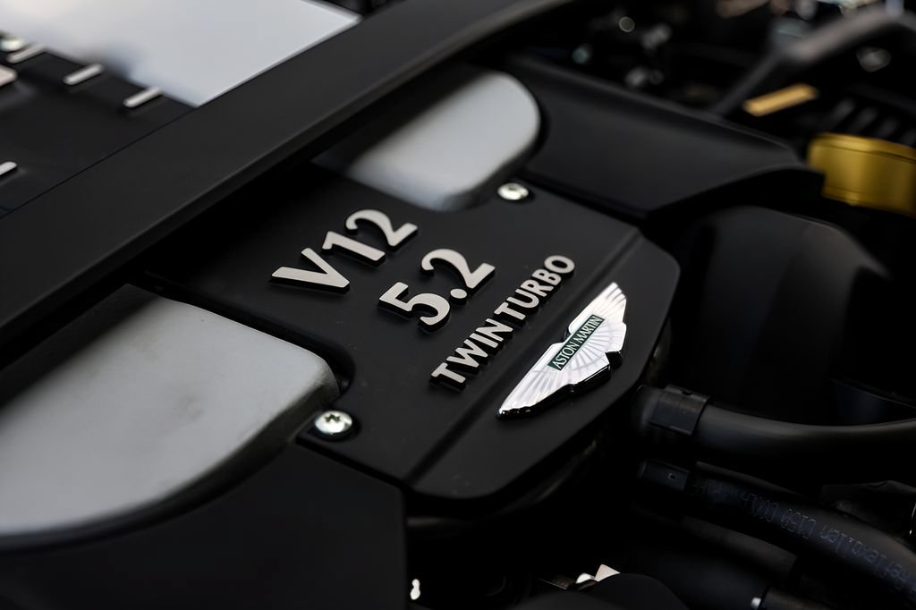 Used 2019 Aston Martin DBS Superleggera RWD image 31