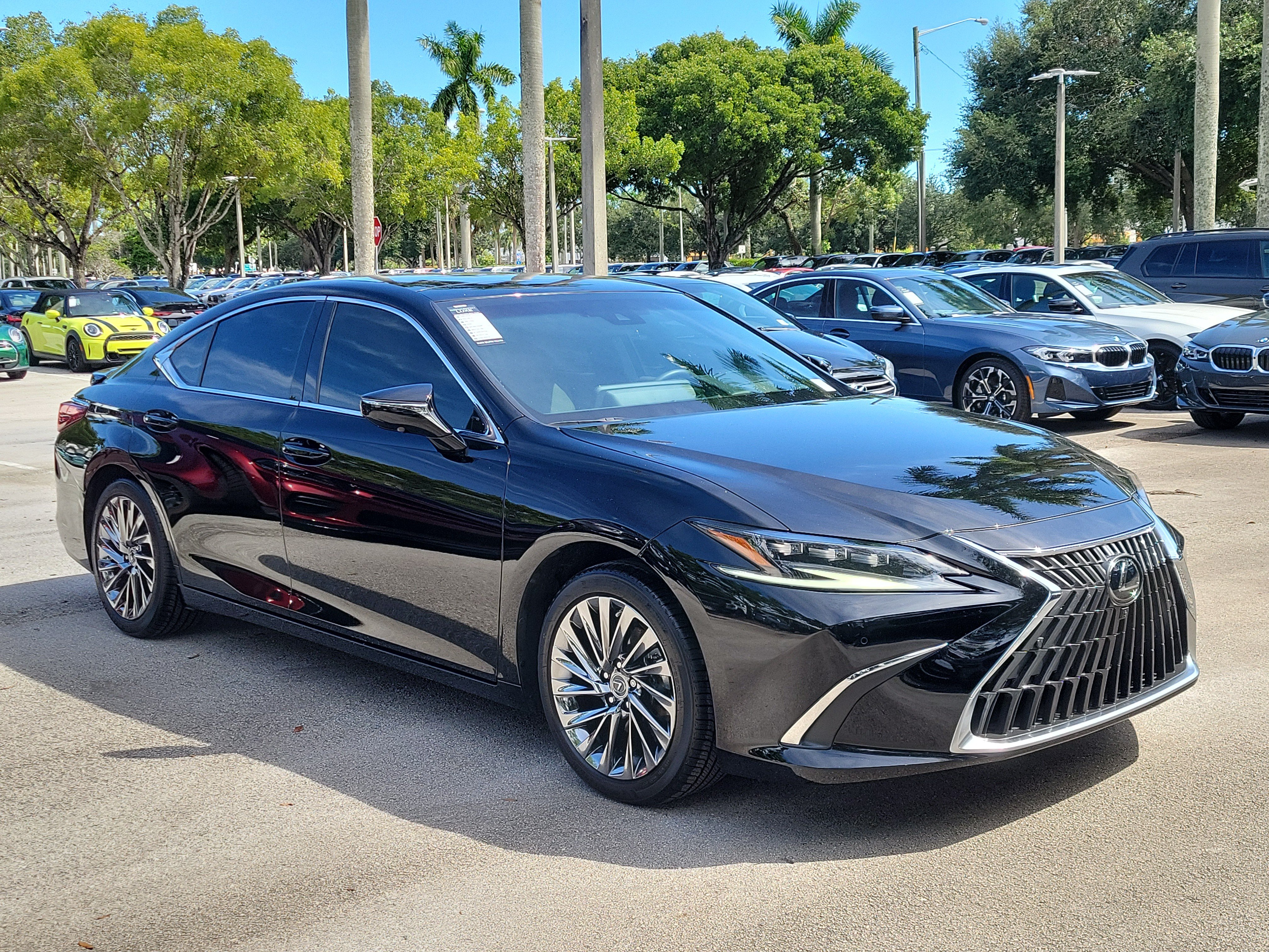 Used 2024 Lexus ES 350 Ultra Luxury w/ Accessory Package (Z2) FWD image 1
