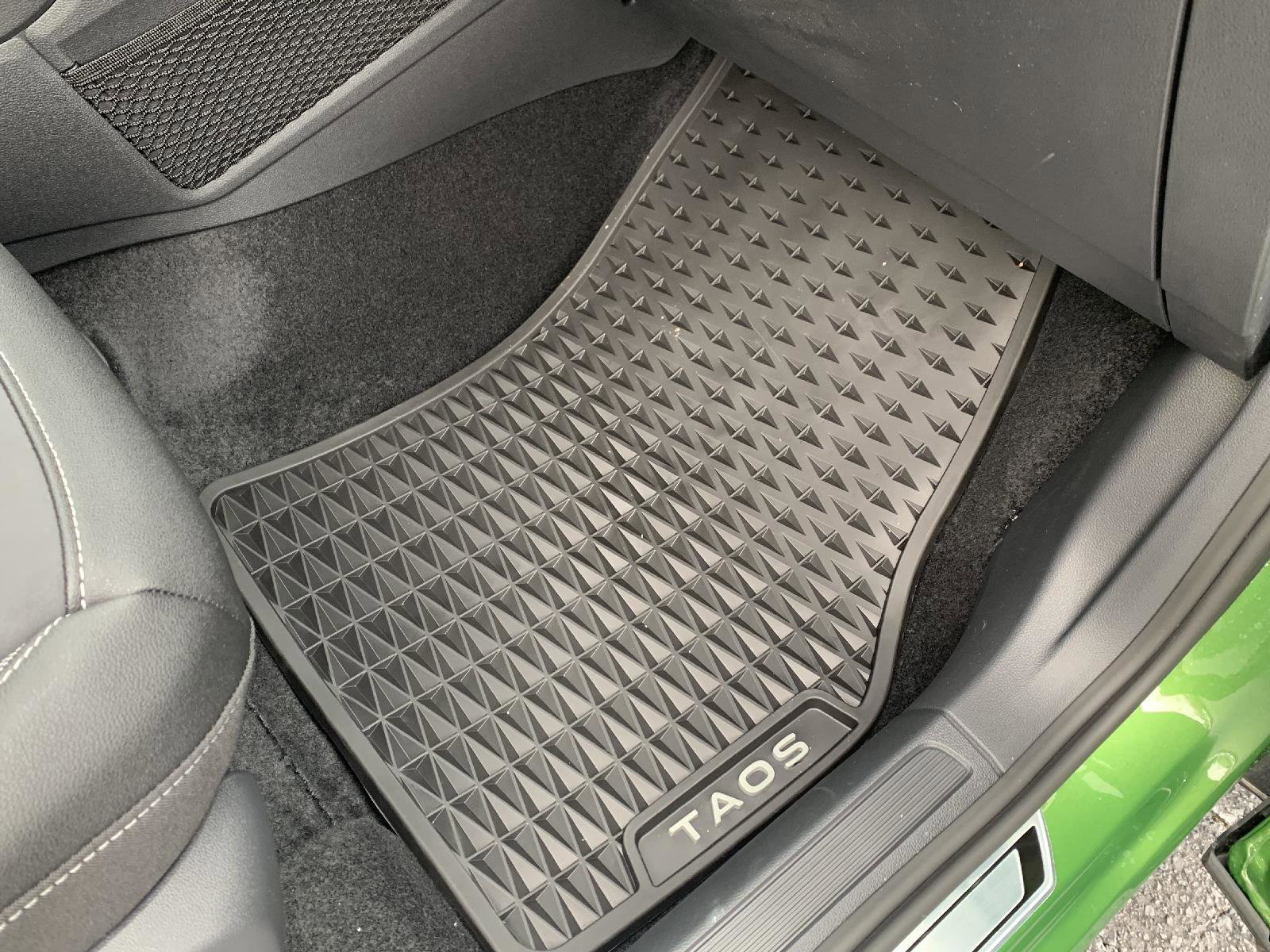 Used 2025 Volkswagen Taos SE w/ Taos Adventure Package (SXB) image 21