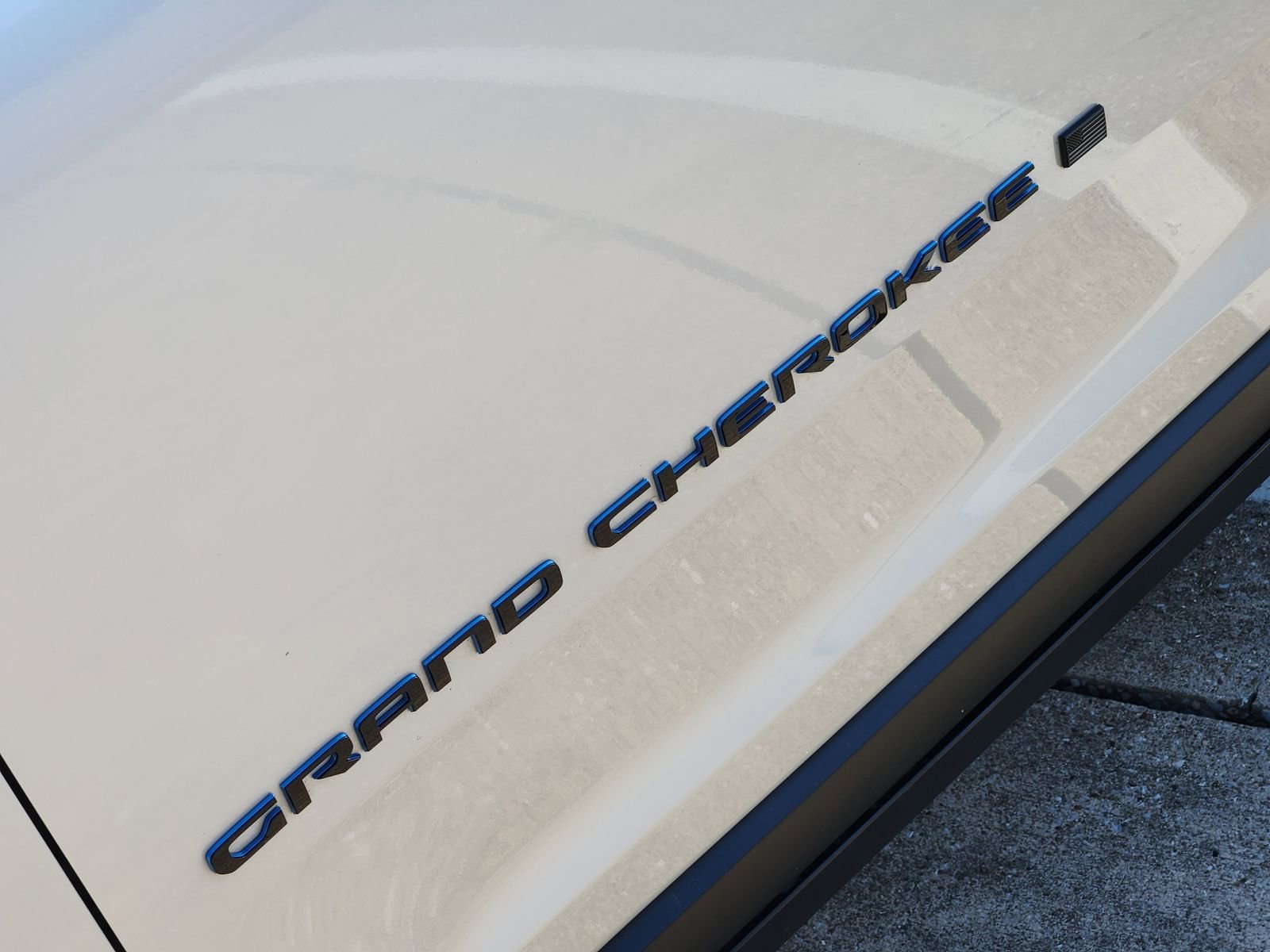 Used 2023 Jeep Grand Cherokee Trailhawk w/ Luxury Tech Group III AWD/4WD image 18