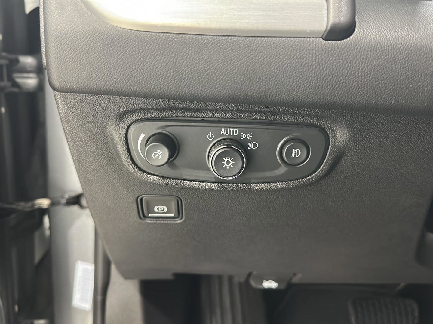 Used 2024 GMC Terrain SLT image 16