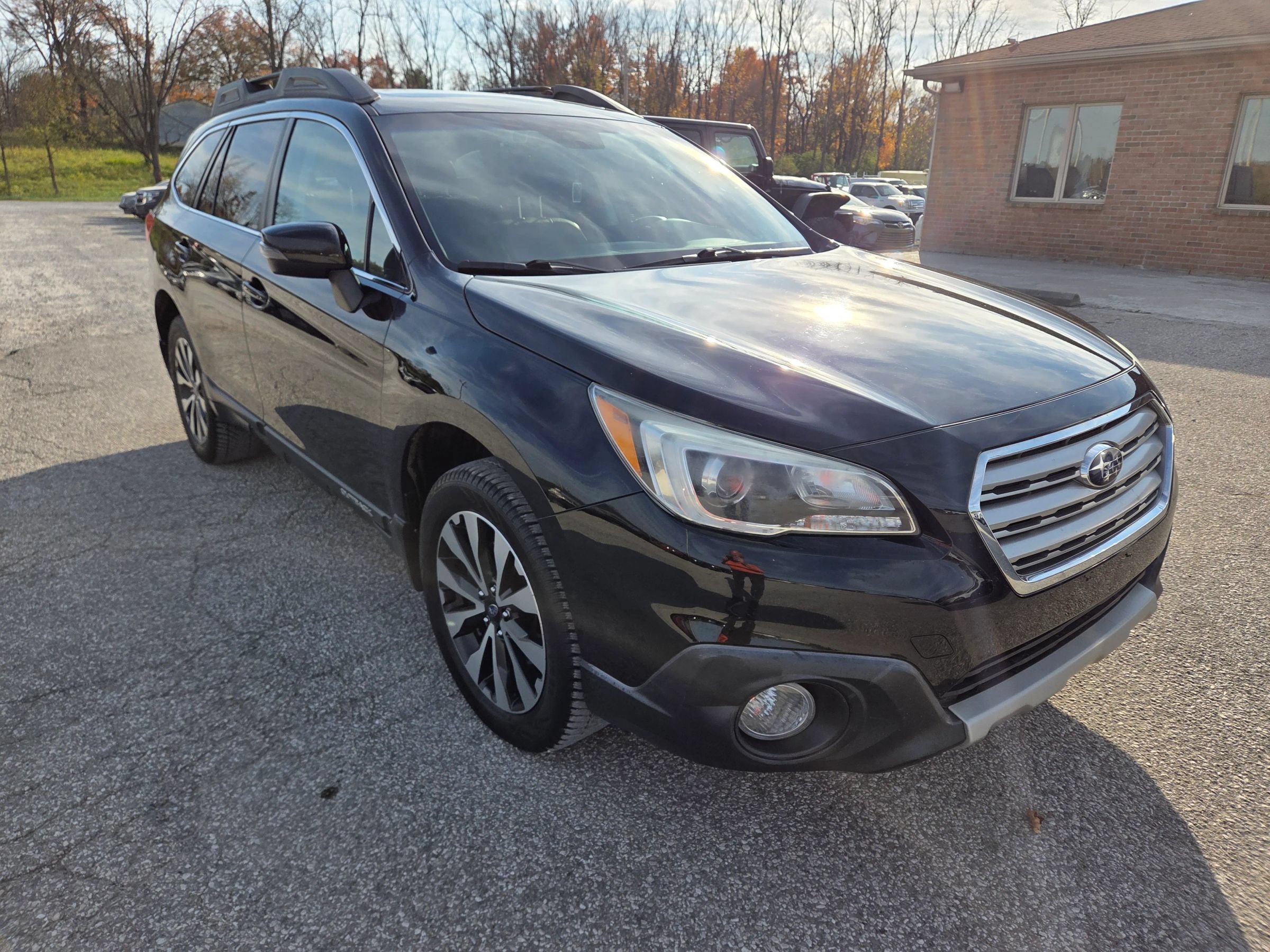 Used 2016 Subaru Outback 2.5i Limited AWD/4WD image 3