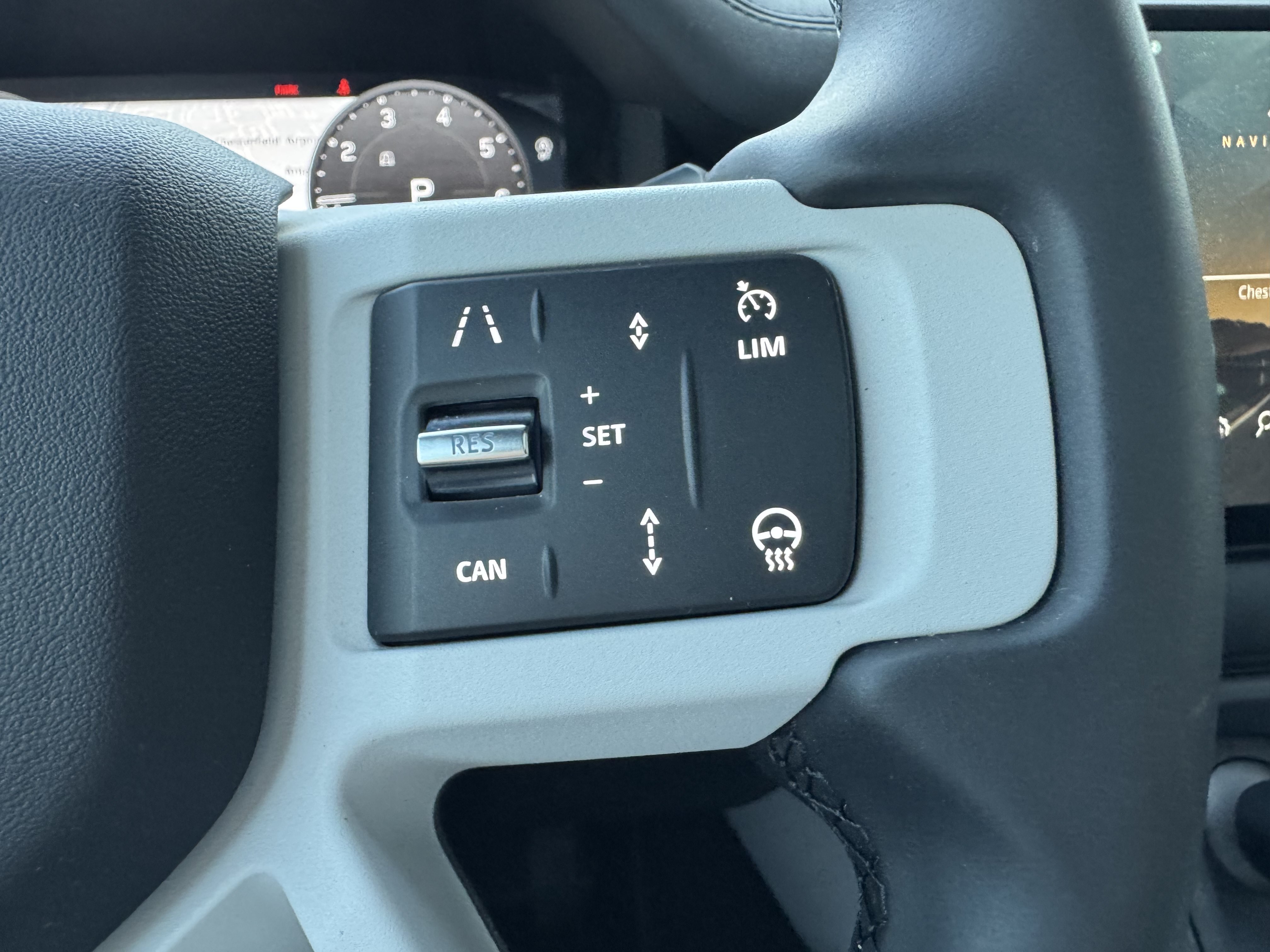 Certified 2025 Land Rover Defender 110 X-Dynamic SE AWD/4WD image 18