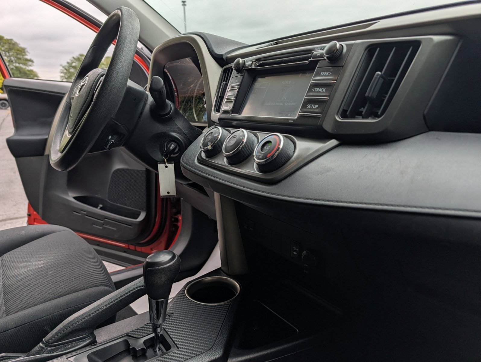 Used 2015 Toyota RAV4 LE AWD/4WD image 22