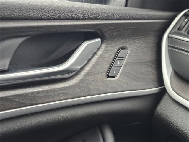 New 2025 Jeep Grand Cherokee Limited image 13