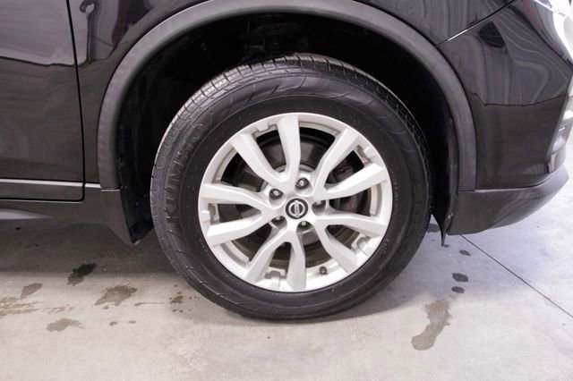 Used 2018 Nissan Rogue SV w/ Premium Package image 11